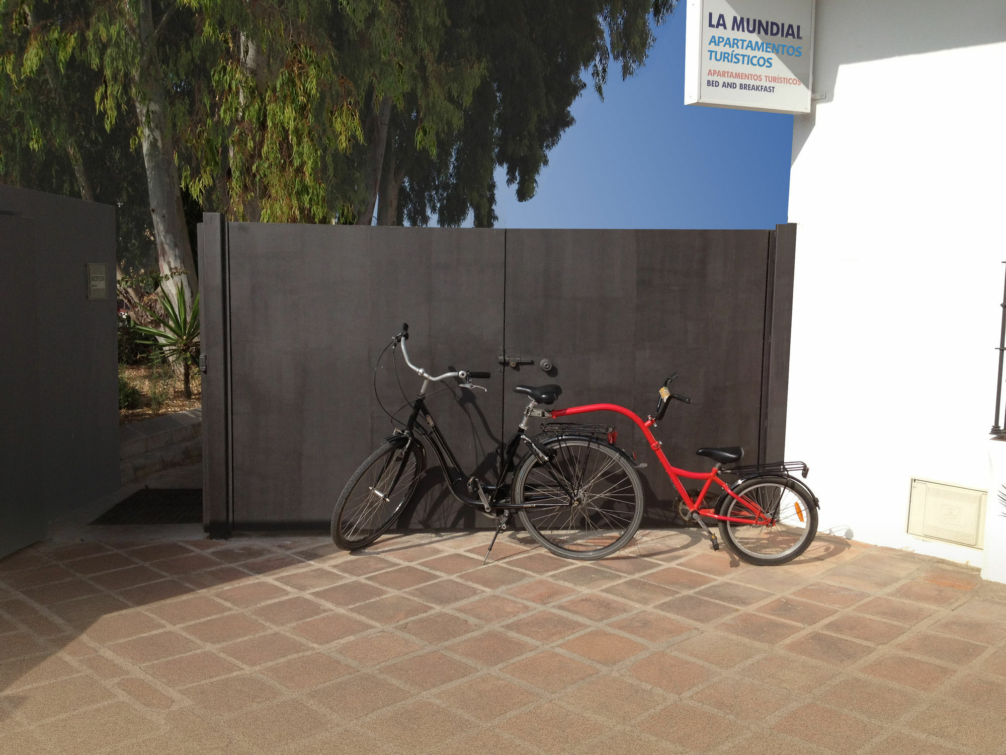 Apartamentos Turísticos La Mundial Málaga Exterior foto